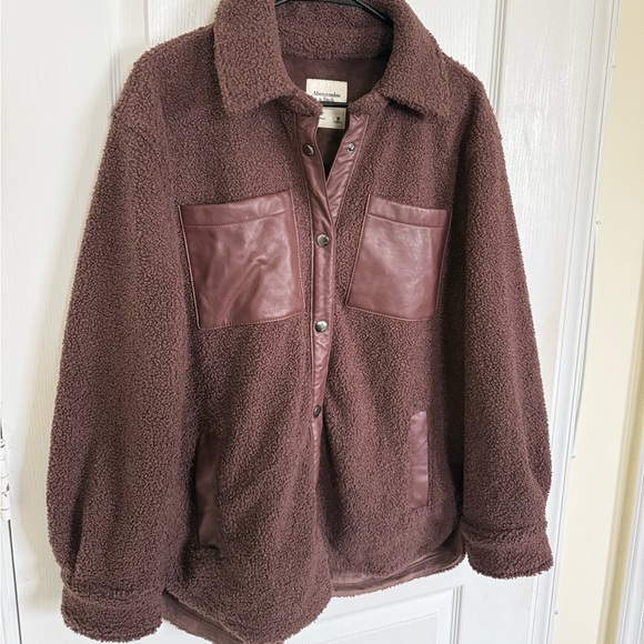 Abercrombie & Fitch Brown Sherpa Jacket with Faux Leather Accents - Picture 4 of 5